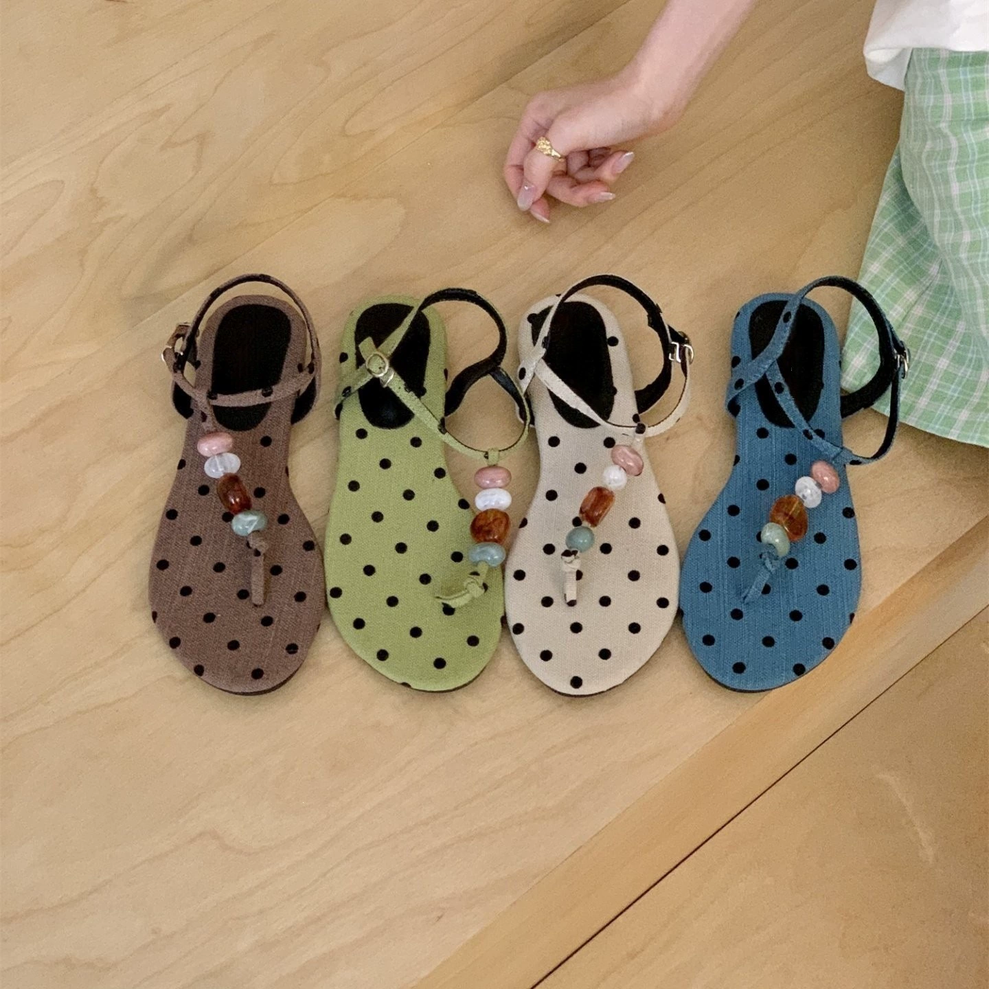 Sandales romaines à lanières coréennes à pois pour femme, été 2026, plates de plage · MOHE China shoe factory