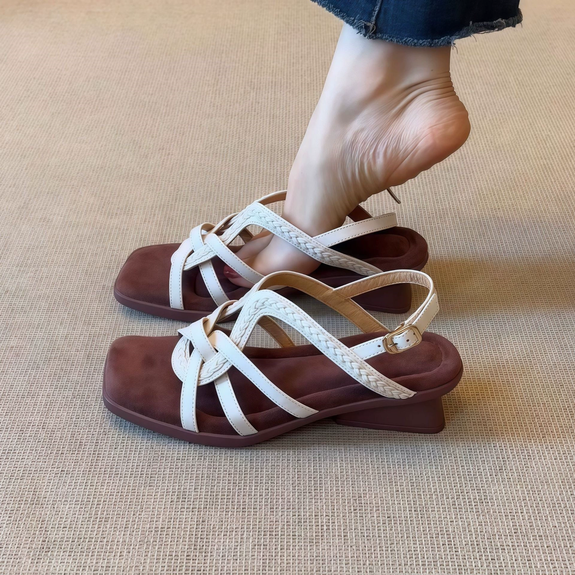 Chuyuji Como Nube Único Retro Punta Cuadrada Tejido Tiras Cruzadas Tira Trasera Punta Abierta Cuña Sandalias Romanas · MOHE China shoe factory