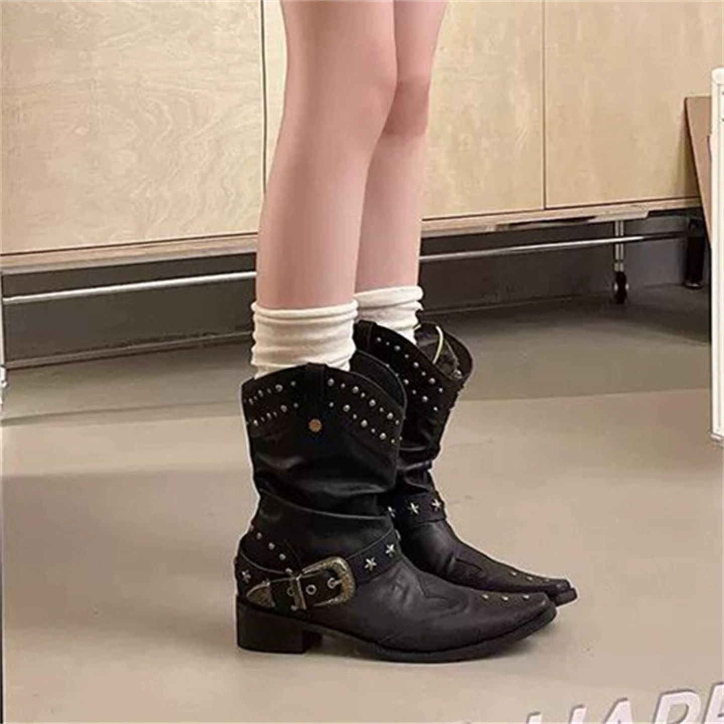 Bottines cowboy à clous pour femme, mode 2026, bout pointu, noir, martin · MOHE China shoe factory