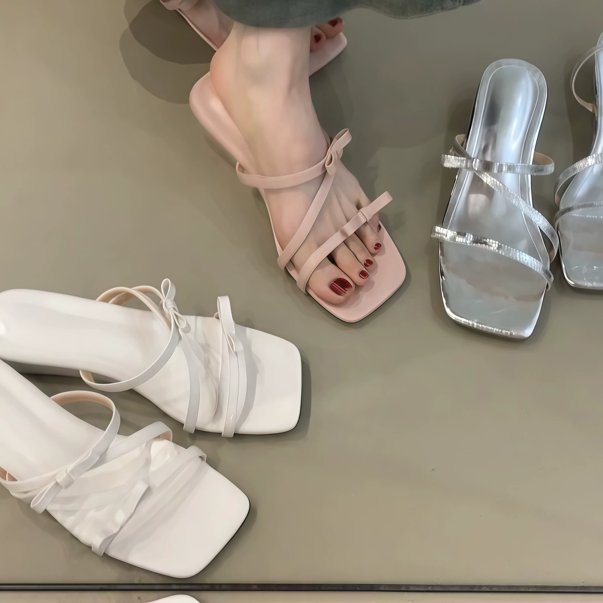 Chuyuji Femmes Sandales Françaises Élégantes Bout Carré Nœud, Talons Stiletto à Enfiler · MOHE China shoe factory