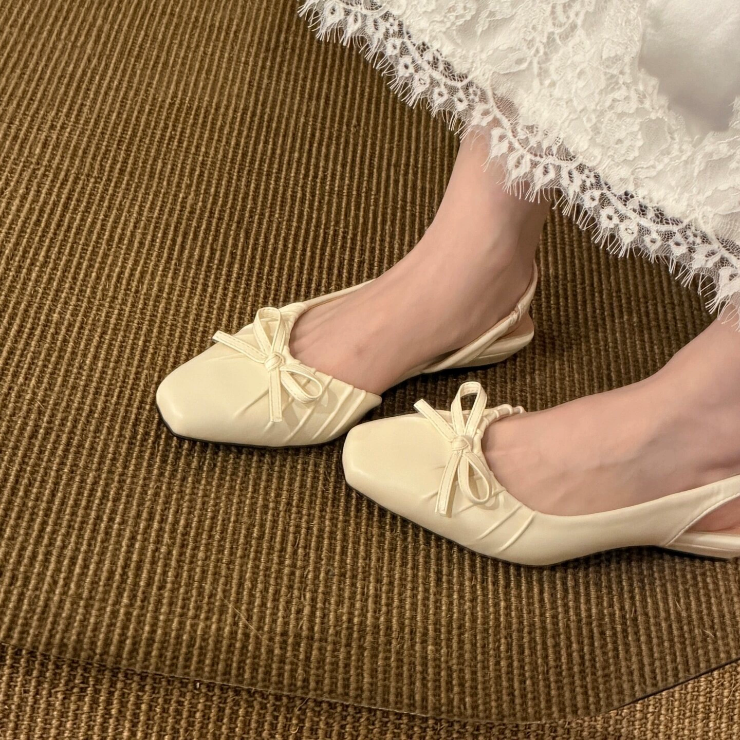 Sandales à bout fermé fée souples, printemps-été 2026, françaises élégantes, nœud plissé · MOHE China shoe factory