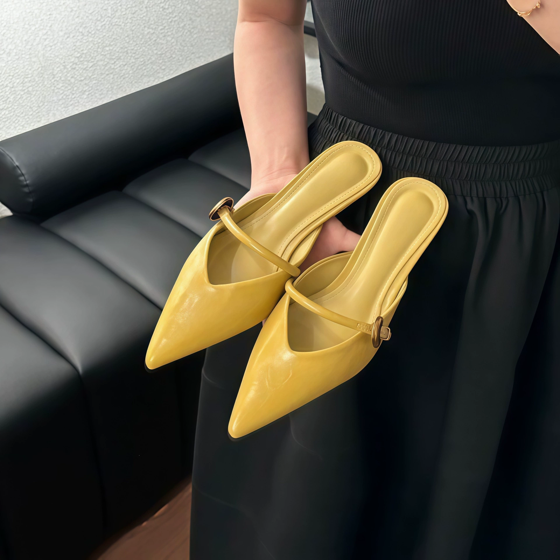 موكاسين تشويوجي النسائي الأصفر المدبب الأنيق الفرنسي بكعب منخفض بدون كعب · MOHE China shoe factory