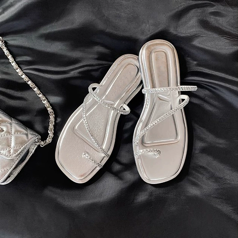Sandalias de dedo con pedrería y suela plana, estilo hada, verano