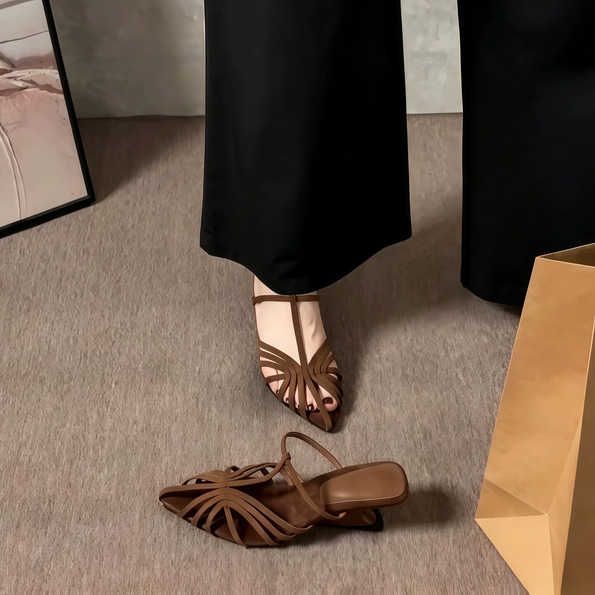 Sandales glissières compensées ajourées à bout pointu rétro françaises pour femme, été mode · MOHE China shoe factory