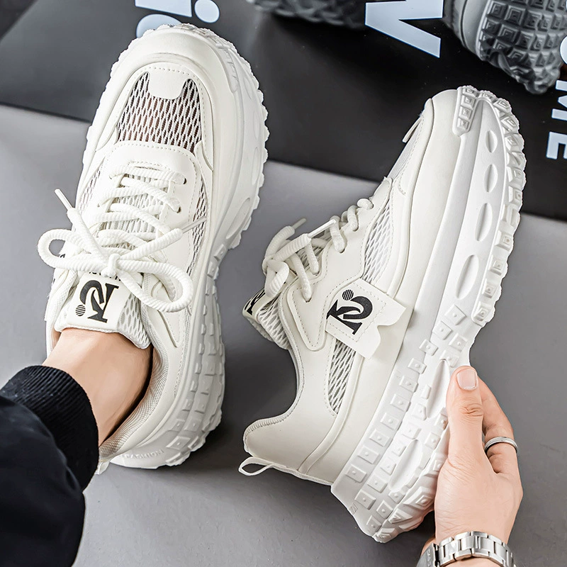 Zapatillas running casuales modernas con suela de neumático para hombre, invierno, zapatos dad blancos antideslizantes de suela gruesa que aumentan la altura