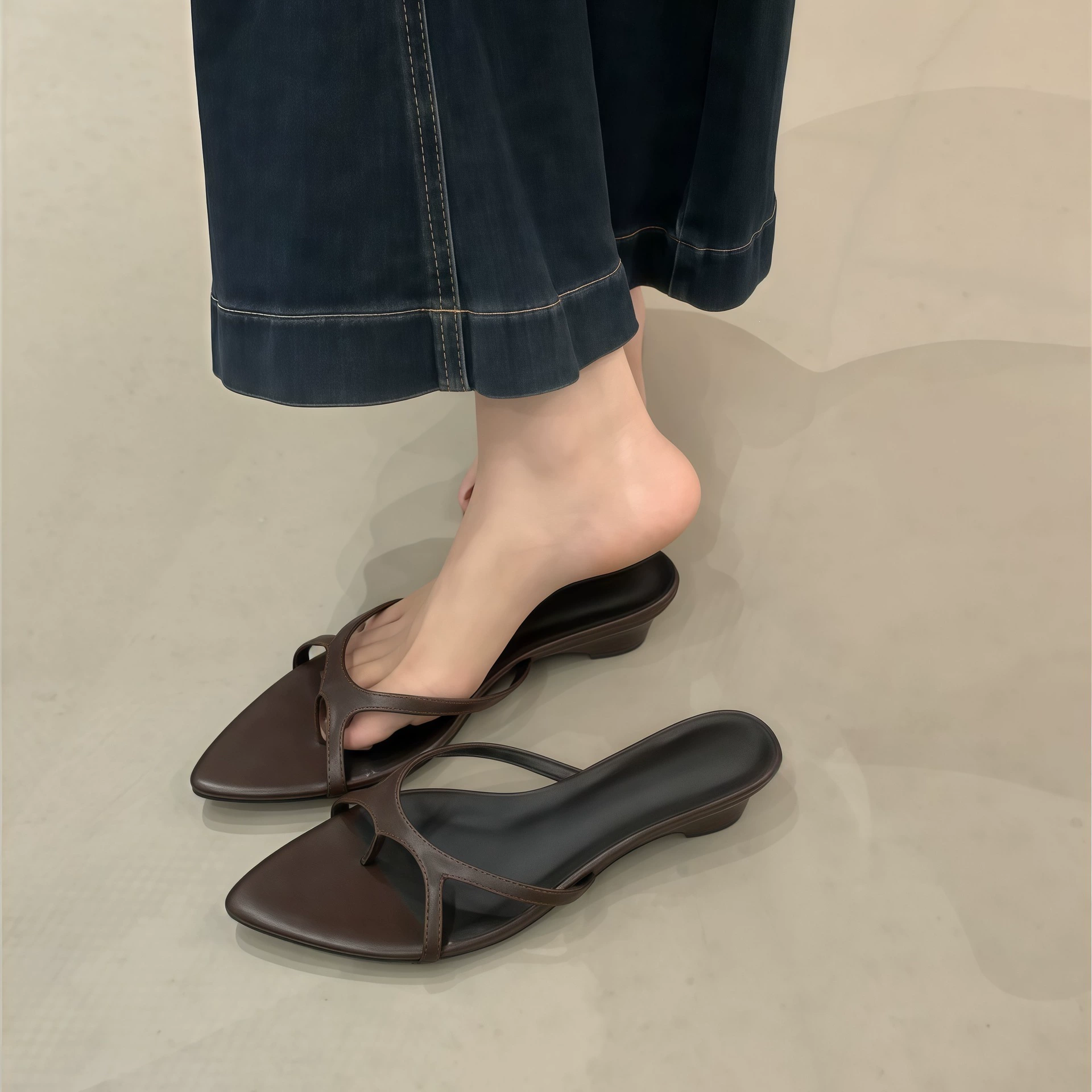 Sandales à talon bloc bout pointu françaises femme été 2026 nouveau habillées · MOHE China shoe factory