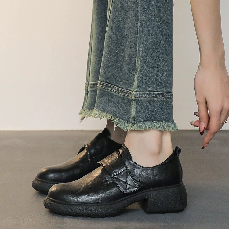 Mocassins Femininos com Sola Grossa, Tira de Velcro, Bico Redondo, Preto, Salto Chunky