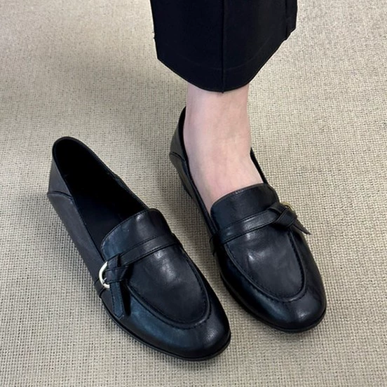 Britânico Salto Chunky Mocassins Femininos 2025 Novo Retro Escritório Slip-on Couro