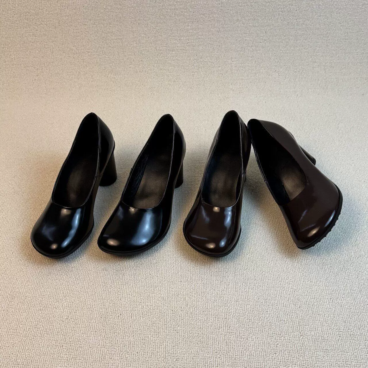 Sapatos Franceses Bico Redondo 7cm em Couro Patent, Salto Grosso Slip-On para Primavera 2026