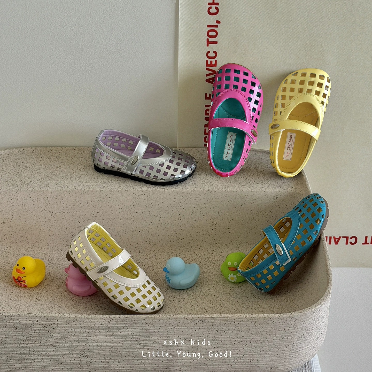 XSHX Sandales découpées en mosaïque pour enfants, velcro, semelle en caoutchouc antidérapante, printemps-été