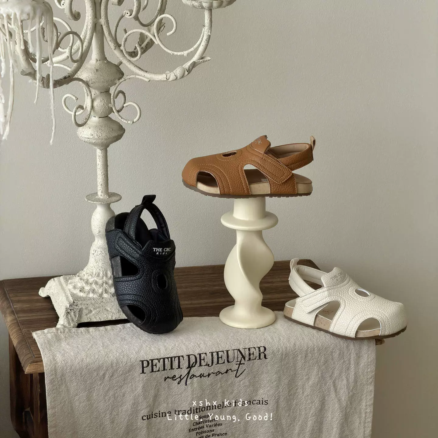 XSHX Chaussures rétro pour enfants, semelle souple type latex, bout fermé, garçons et filles, été, imperméables, durables, lanières scratch, coréennes
