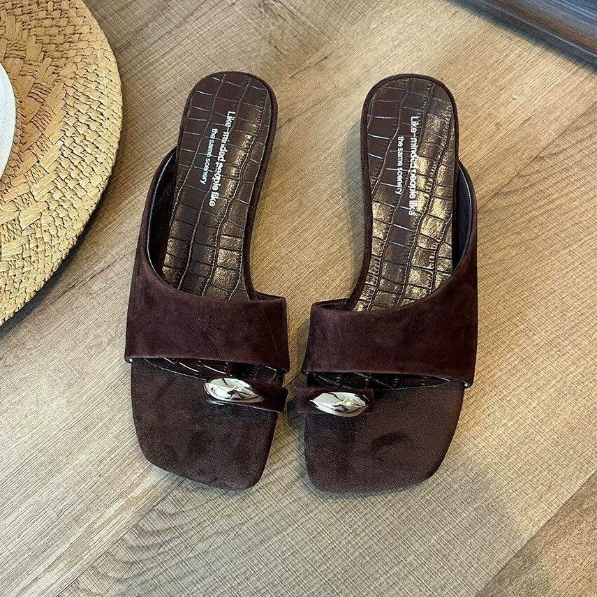 Sandalias de cuña de gamuza con punta cuadrada, hebilla metálica y lazo para dedo, tacón grueso
