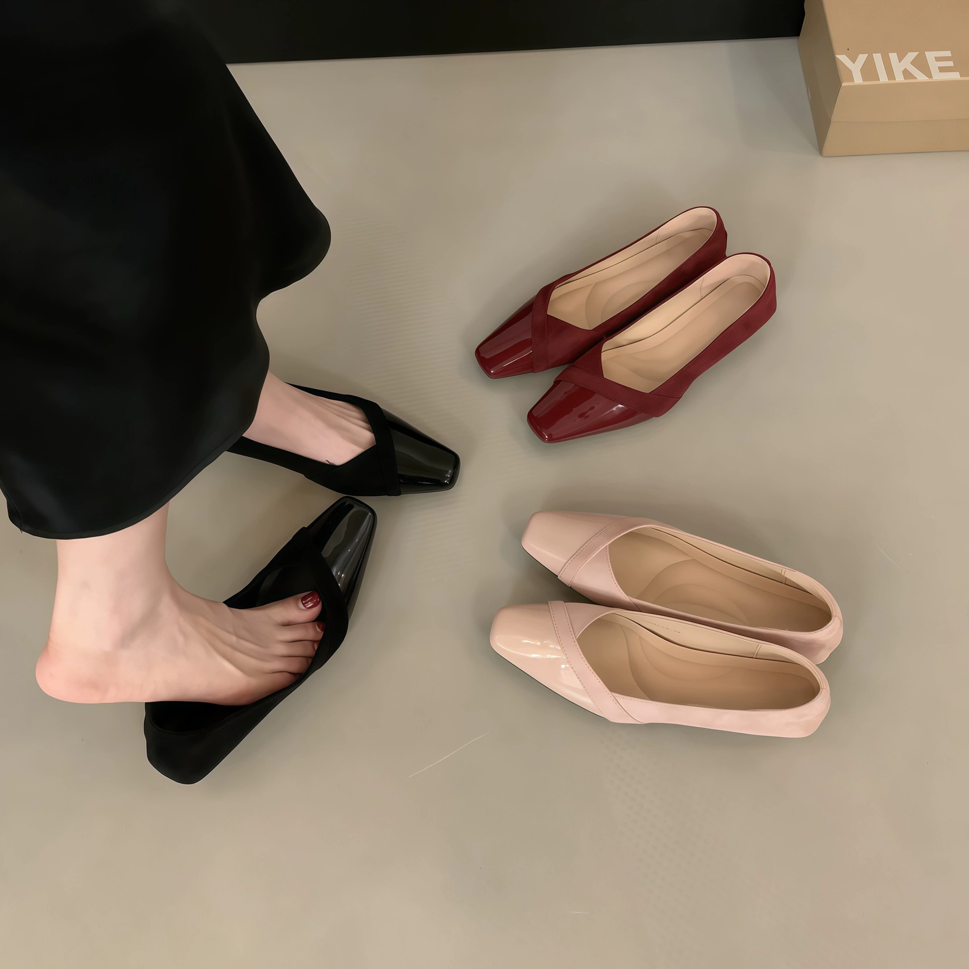 Chuyuji Sapatos Boca Rasa Vermelhos Vintage Outono 2026 Novo Sapatilhas Noite Rosa Cunha Oculta Francesa