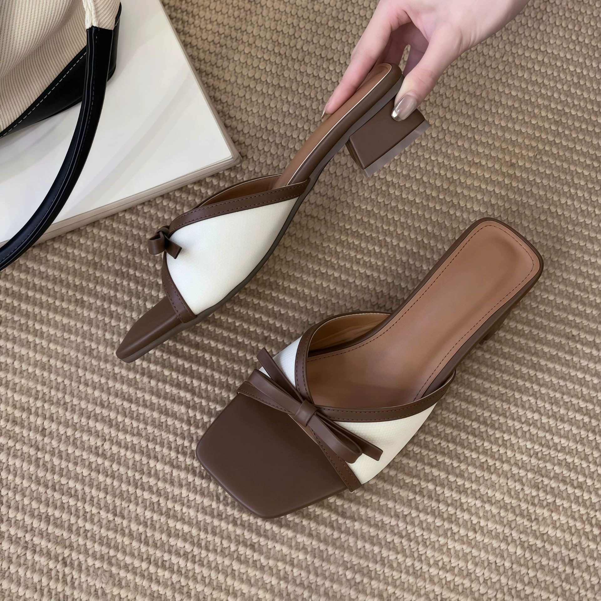 Chuyuji Sandalias de Tacón Grueso para Mujer, Estilo Chanel, Verano 2026, Punta Cuadrada con Lazo