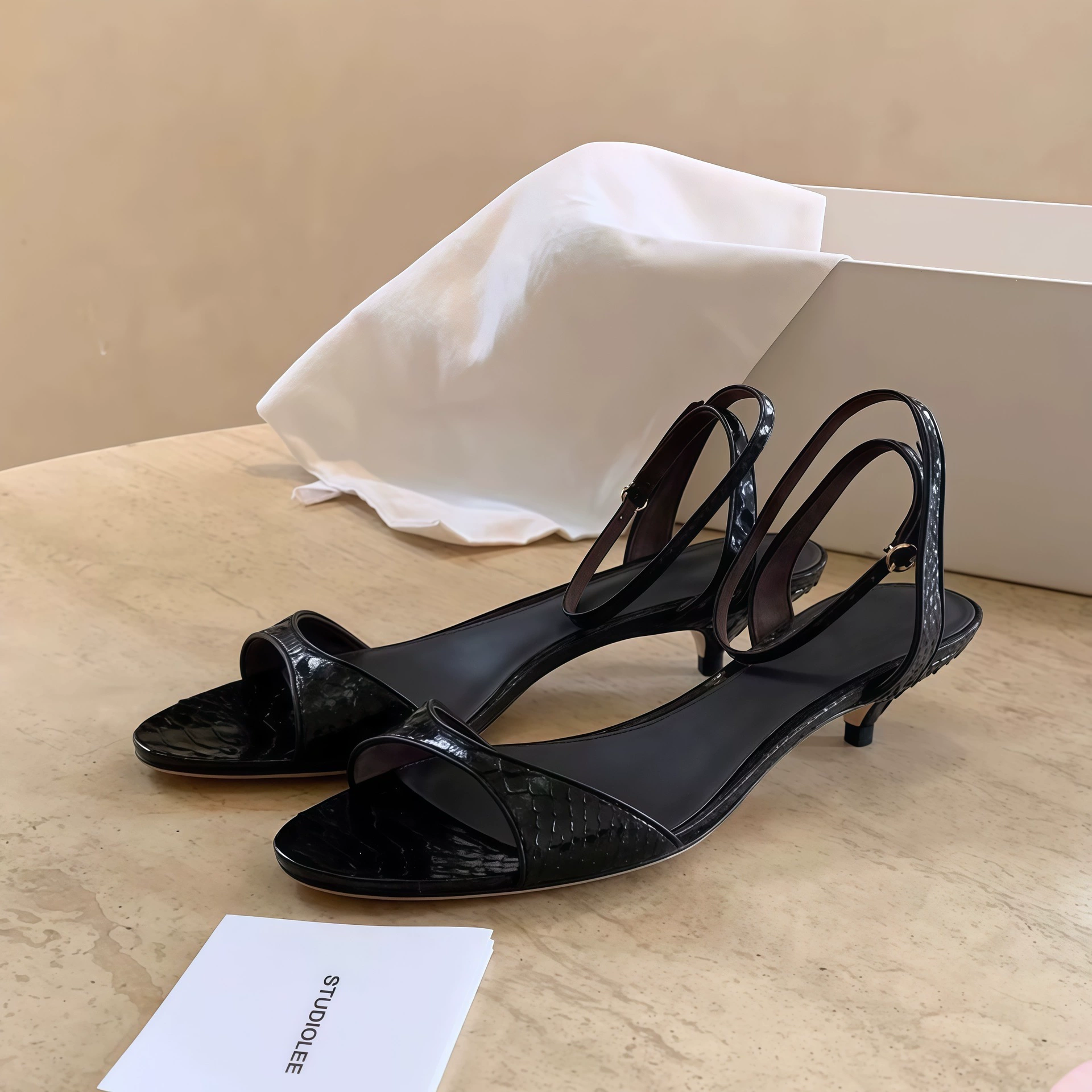 Chuyuji Sandálias Stiletto Bico Aberto, Mulher, Verão 2026, Novo Salto Baixo Kitten Vermelho
