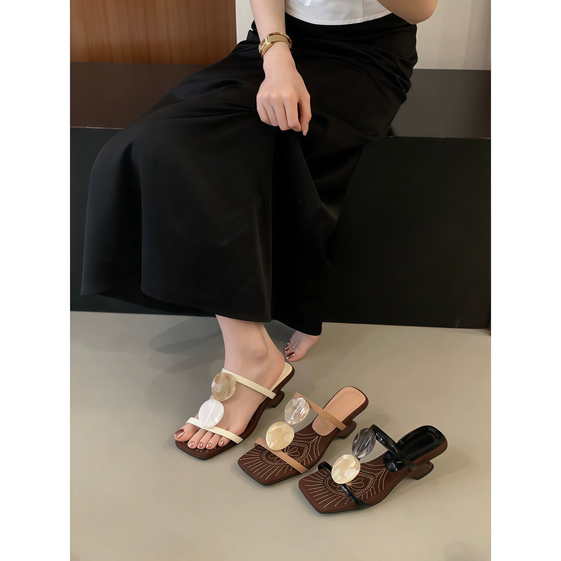 Damen 2026 Sommer Metallschnelle Mittelabsatz Slide Sandalen Keil High Heel für Kleid