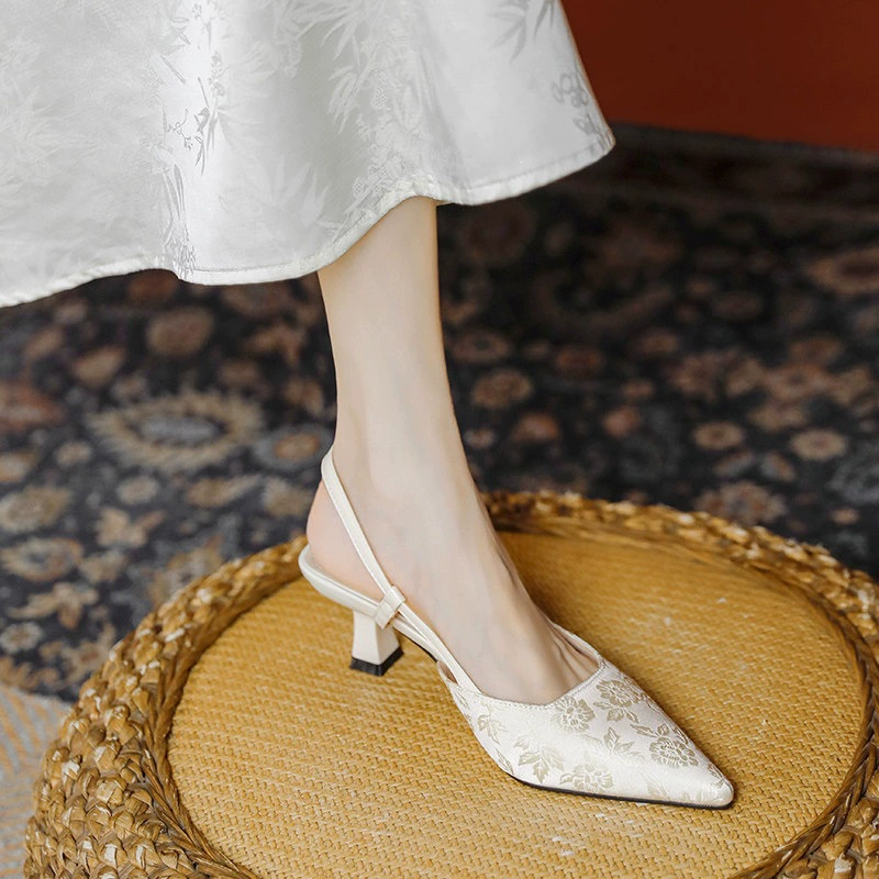 Salto Stiletto Bordado Chinês Novo Feminino, 2026 Bico Fino para Qipao