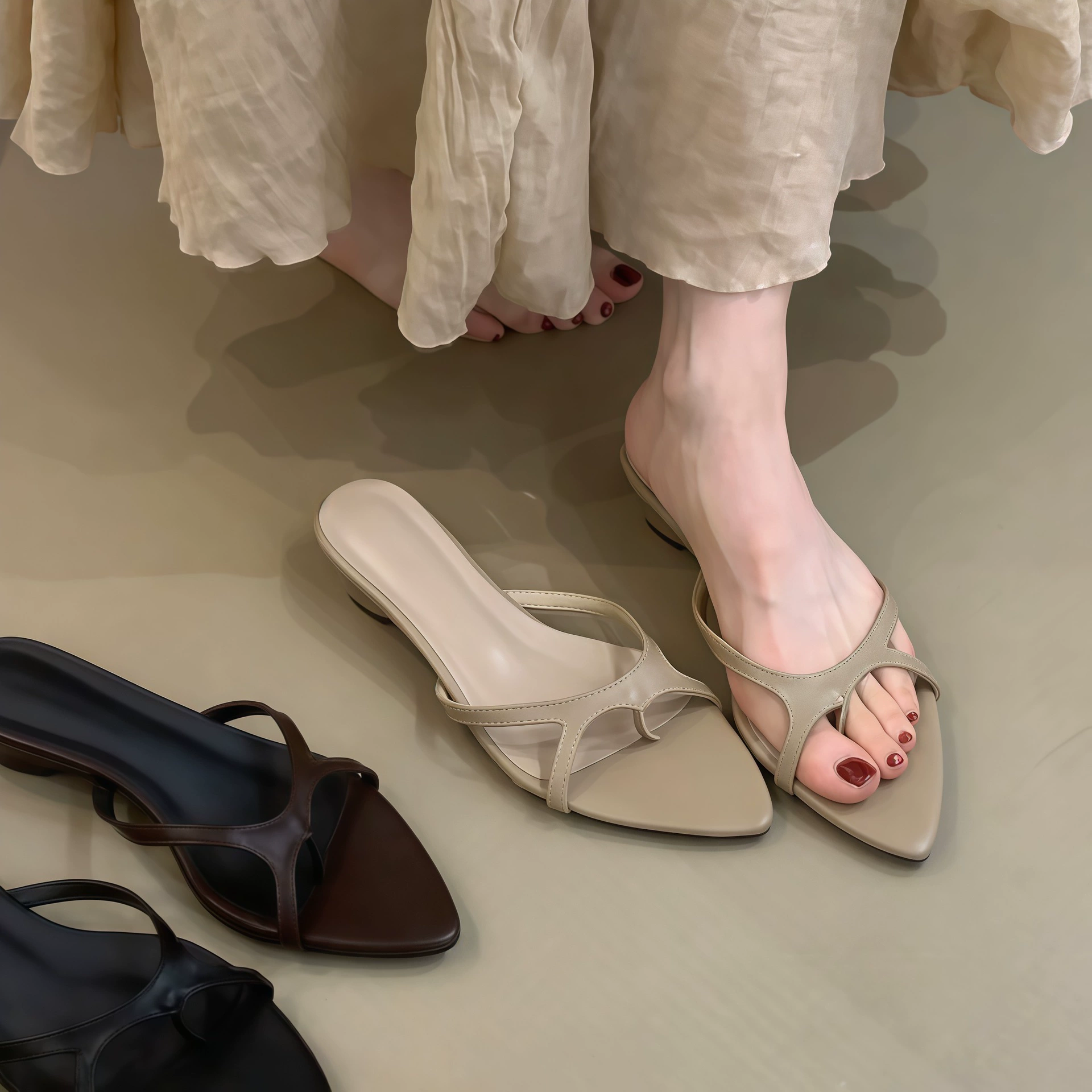 Sandales minimalistes designer femme été 2026 style coréen brides fines