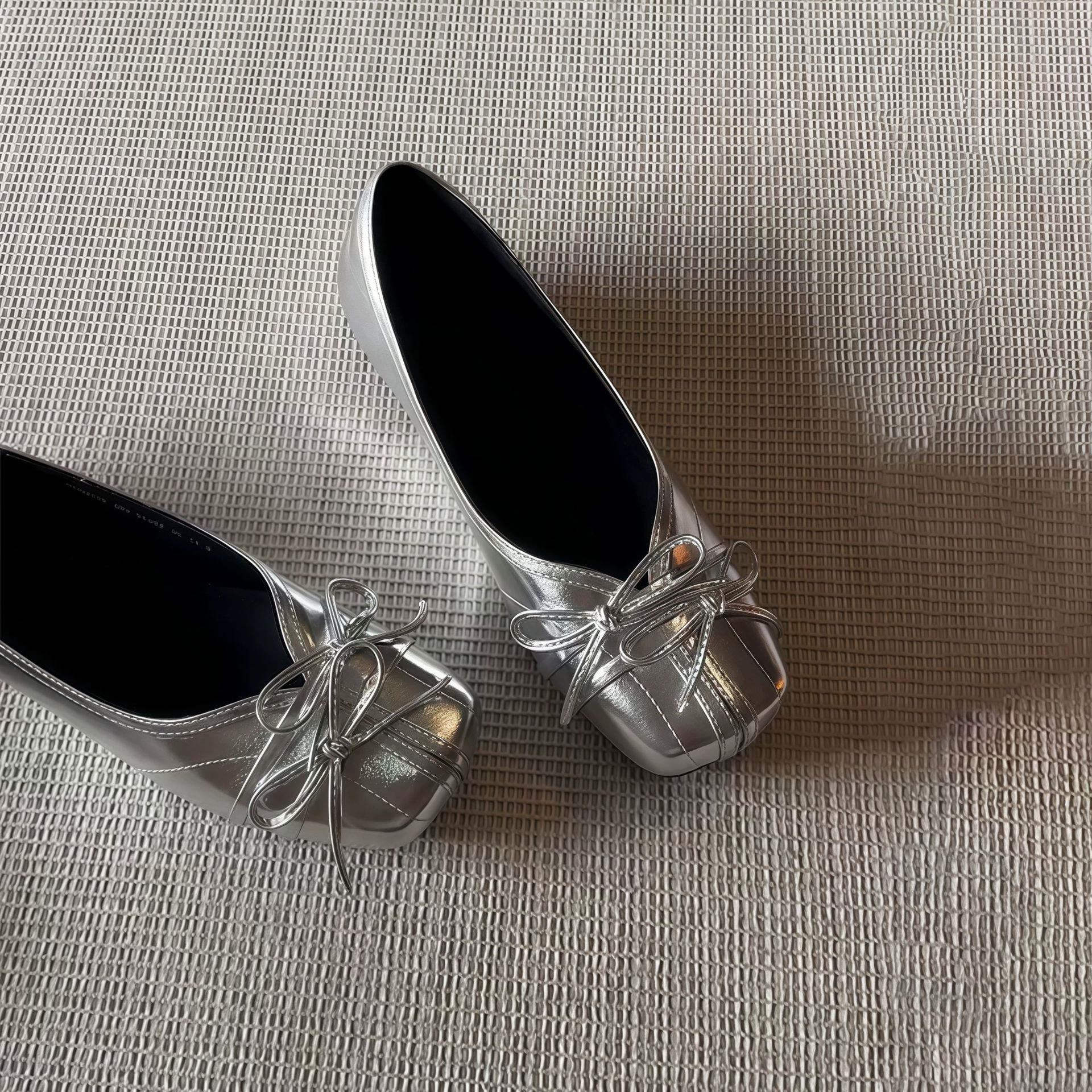 Chuyuji Ballerines argentées à bout carré avec nœud pour femme, style français, hauteur intérieure