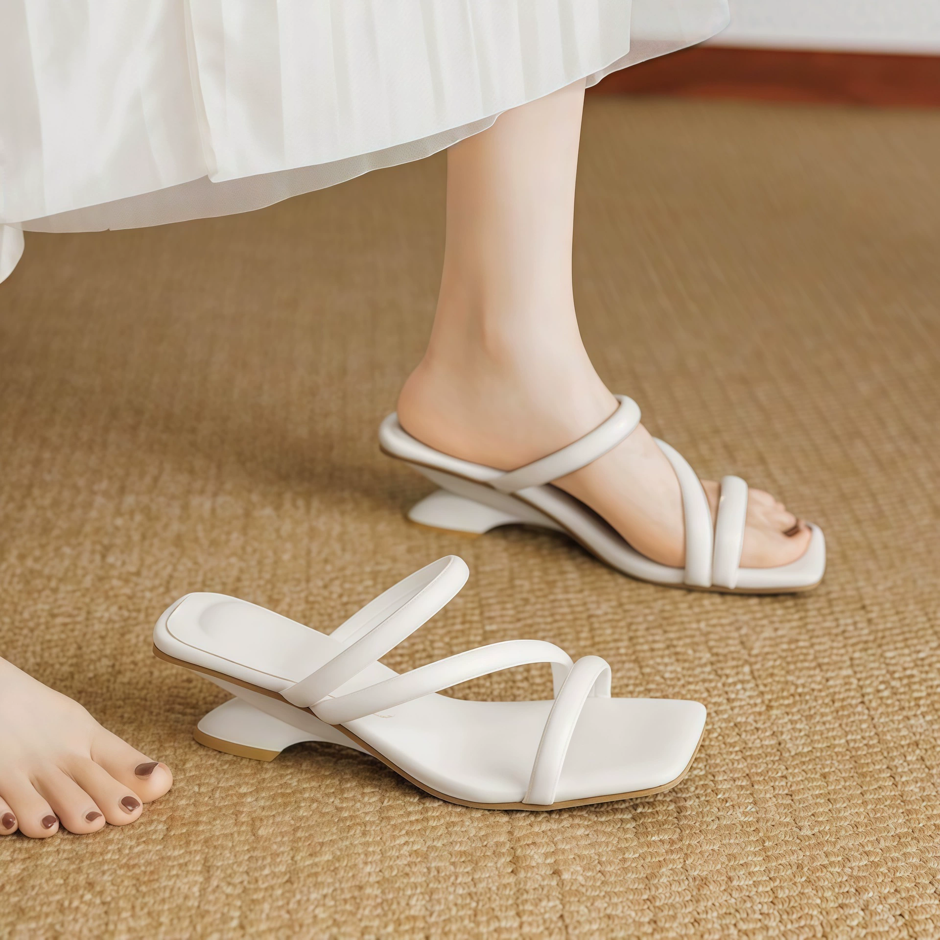 Chuyuji Hermosas chanelas de cuña con punta abierta para mujer, verano 2026, estilo hada francés