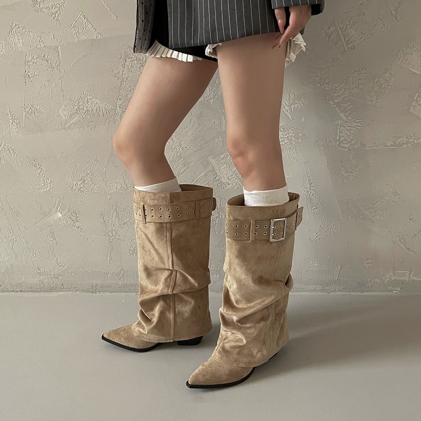 Botas apiladas plegadas retro de punta afilada para mujer, con hebilla de cinturón, caña ancha, vaqueras