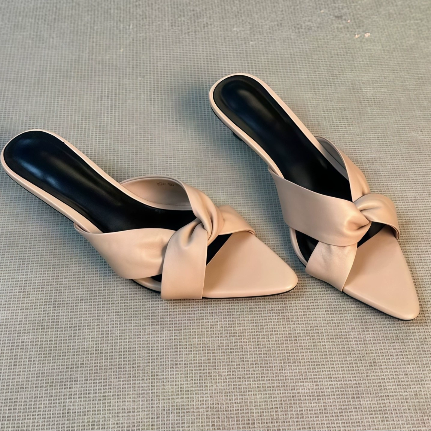 Sandalias de tacón bloque francesas de punta afilada color beige para mujer, tacón alto cómodo, verano