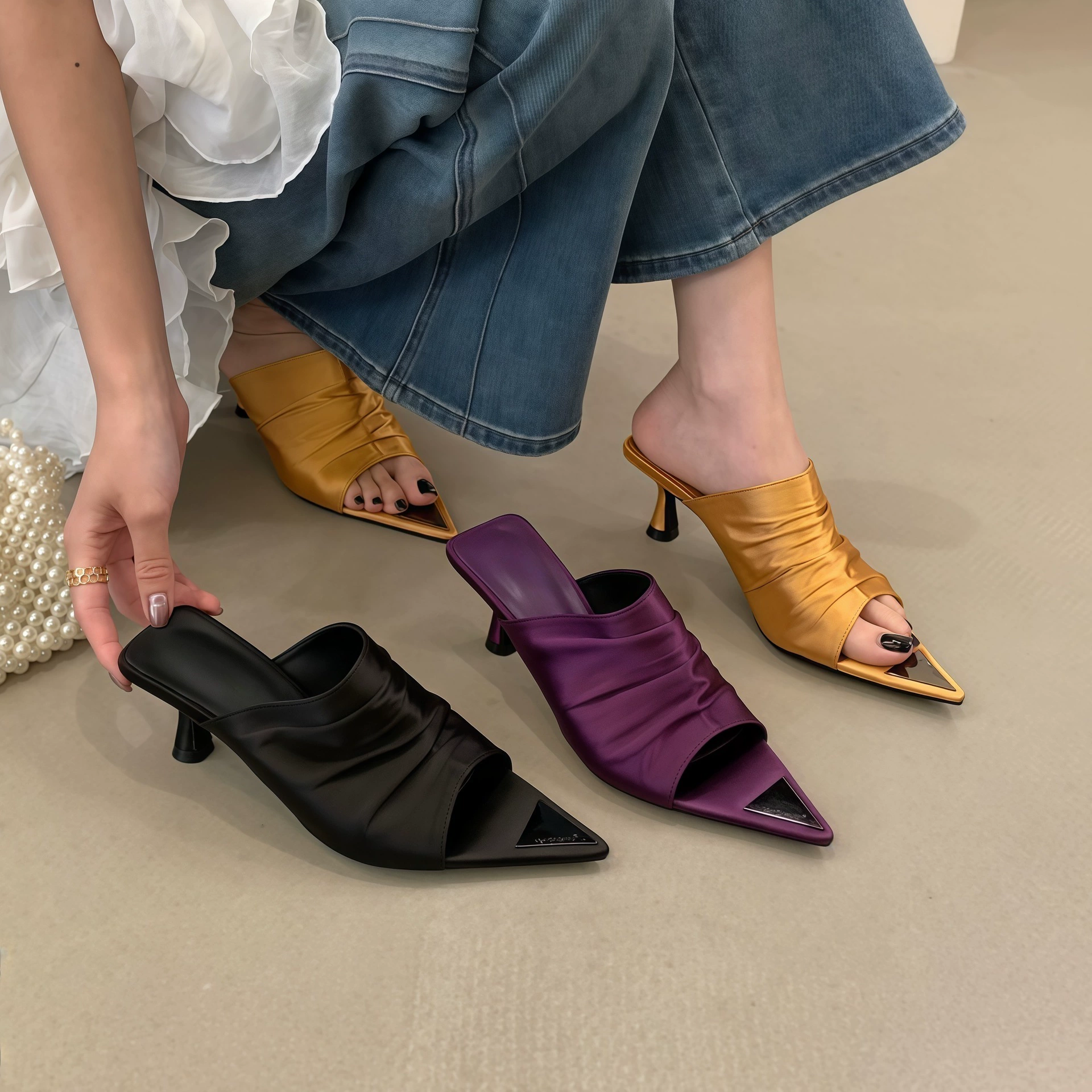 Sandalias stiletto sexys de punta abierta con pliegues para mujer, verano, satén