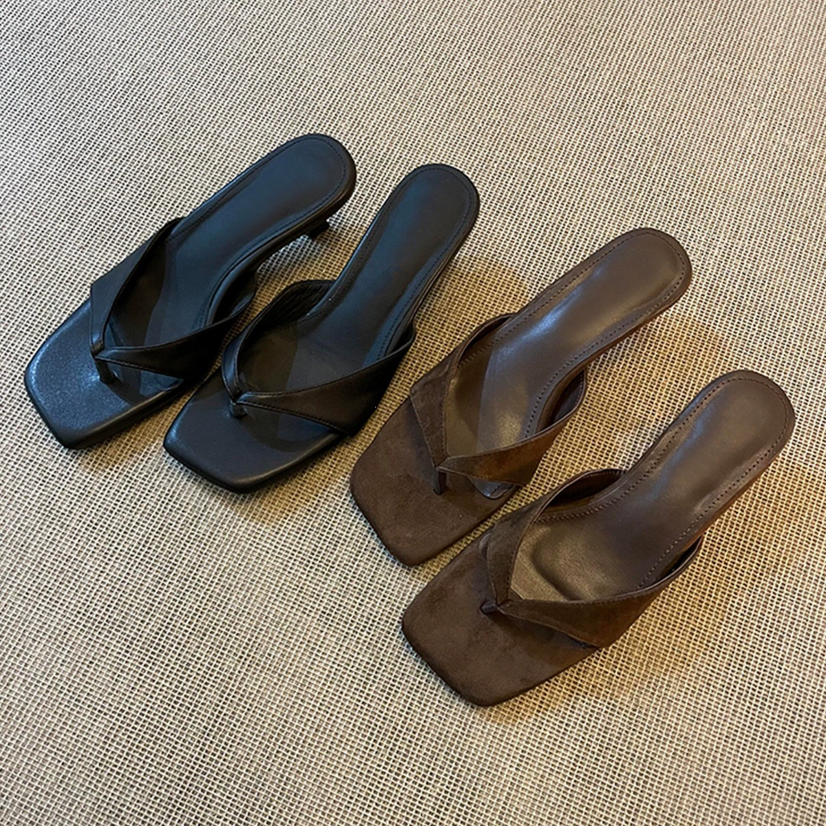 Sandalias de tacón alto tipo thong de punta cuadrada francesas para mujer, slides minimalistas de vacaciones