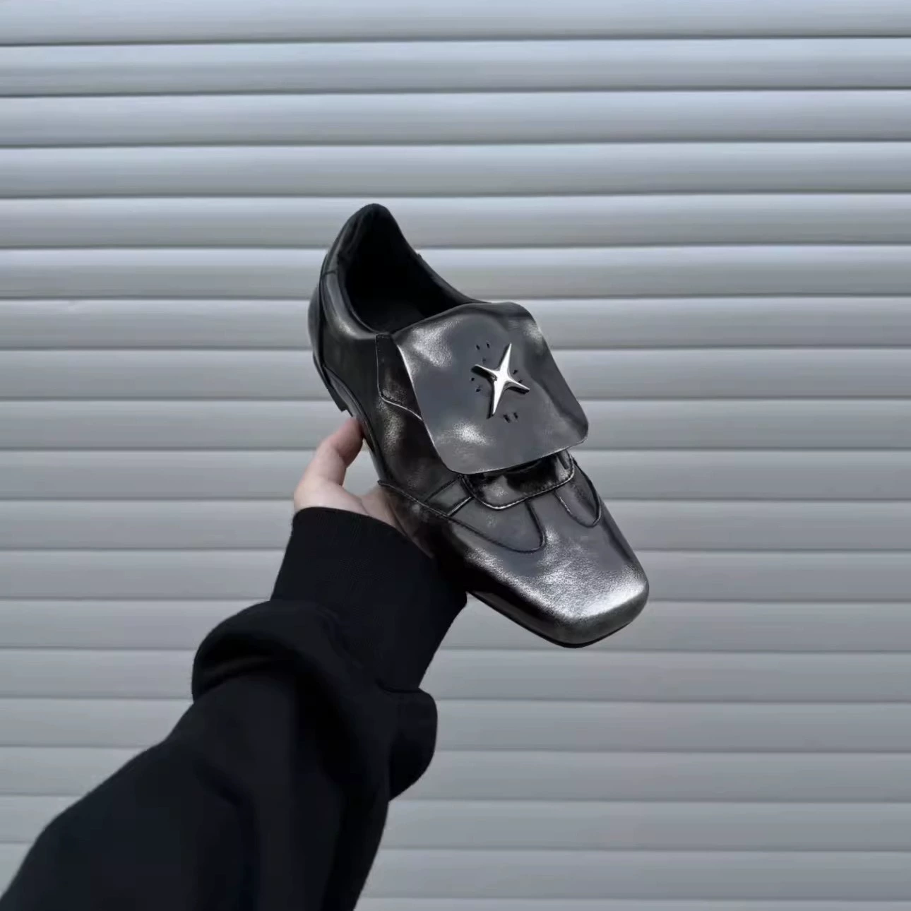 Nouvelles chaussures en cuir à lacets pour femmes, style britannique, talon épais, bout carré, rétro, faites à la main, escarpins