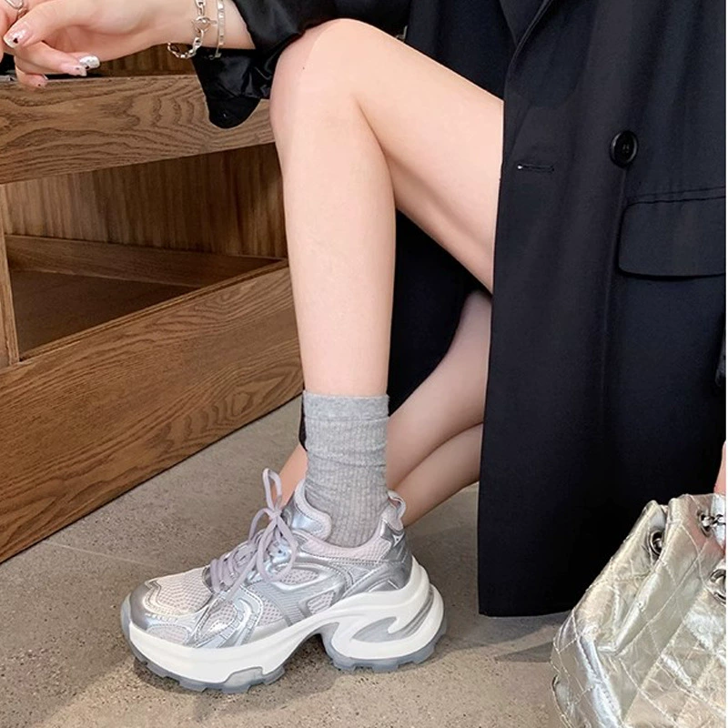 秋季新款增高厚底老爹鞋夏季银白色透气网面休闲运动鞋女高帮轻便
4.1
300+人
