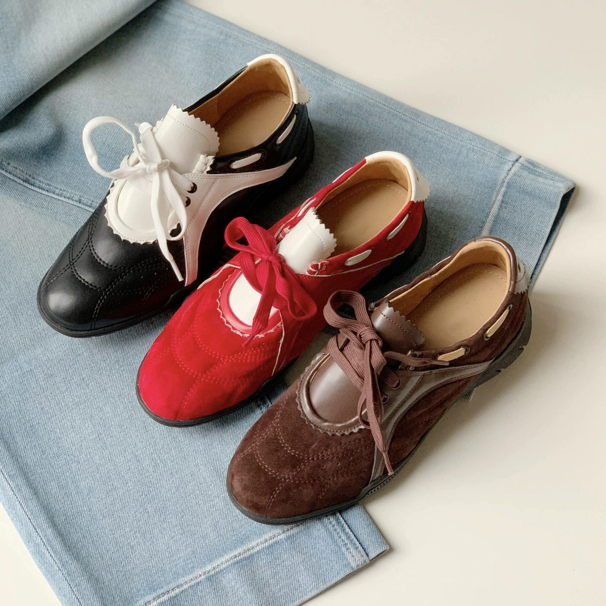 Koreanische dicke Sohle sportliche Mary-Jane-Schuhe für Damen, neuer Colorblock runde Zehen Vintage Schnürung
