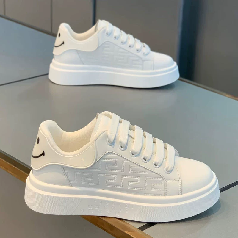 2026 Spring Men's New Breathable White Shoes Student Trendy Thick Sole Sports Casual Board Shoes