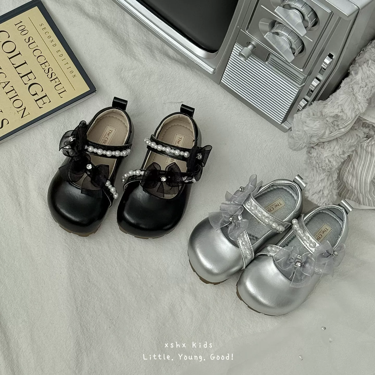 XSHX retro French princess shoes girls' high-end hook-and-loop design pearl bow autumn wide toe