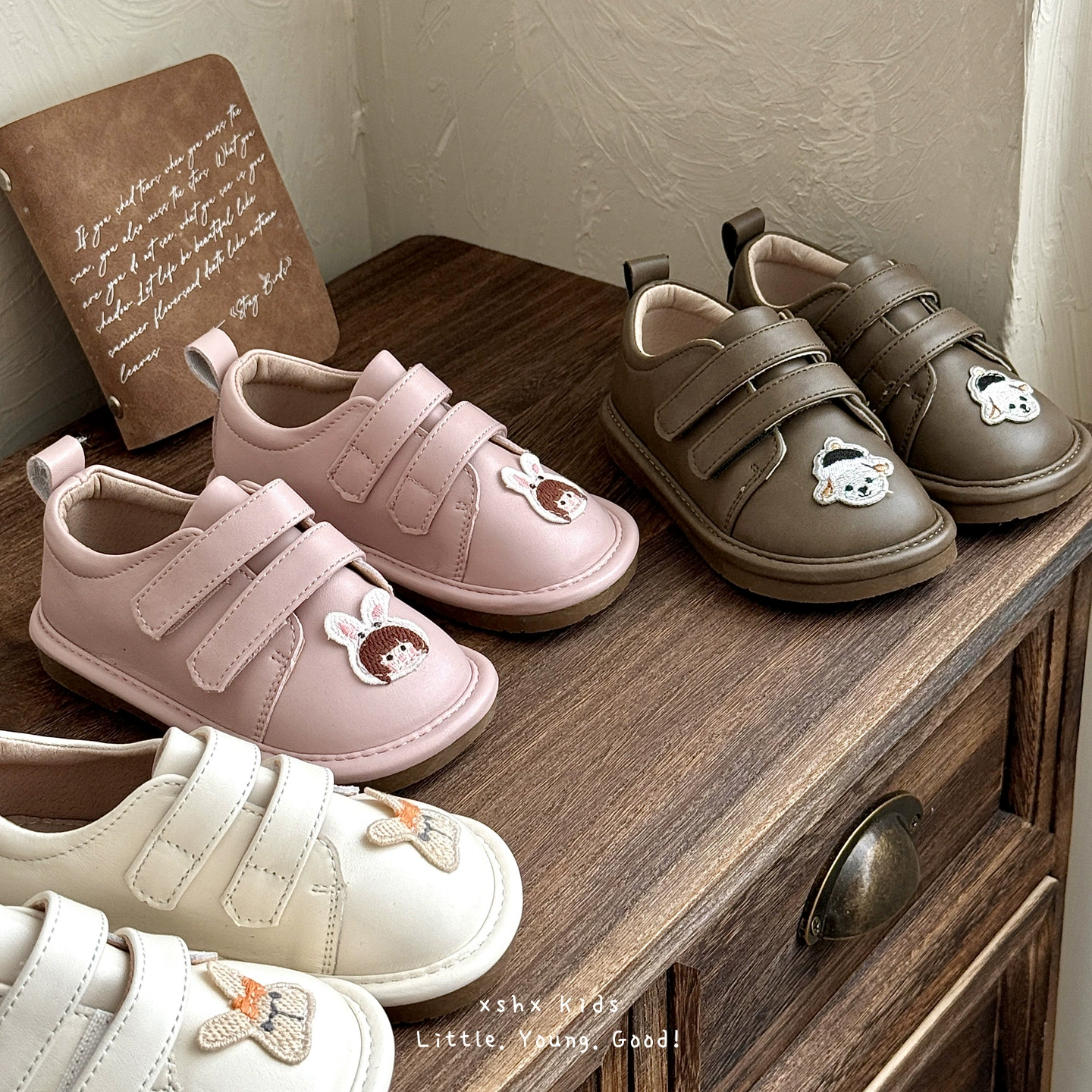 XSHX cute retro children's shoes girls' hook-and-loop hand embroidery Korean simple versatile autumn new princess shoes