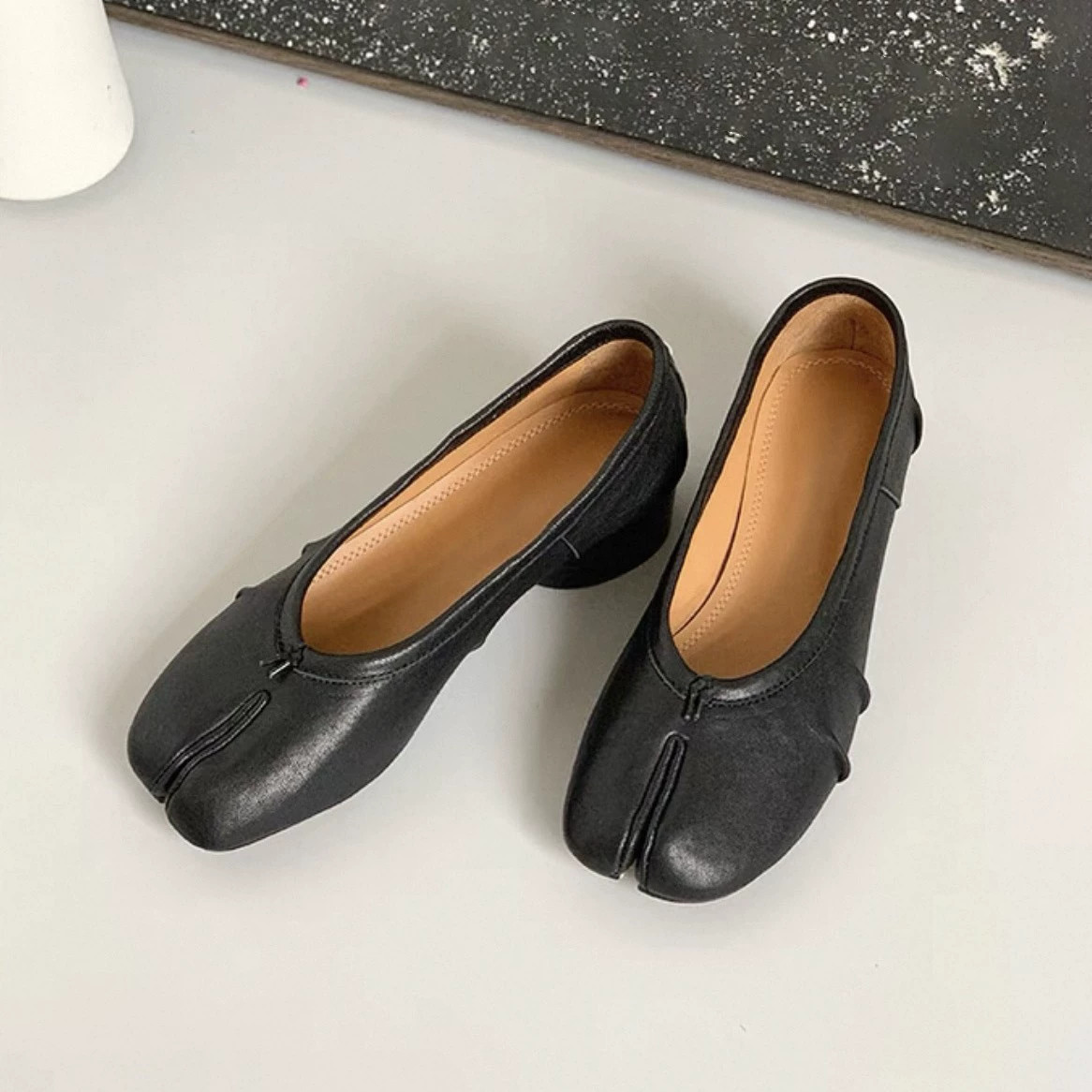 Women's Split-Toe Round Ballet Flats 2025 Summer Designer Block Heel Pleated Shoes