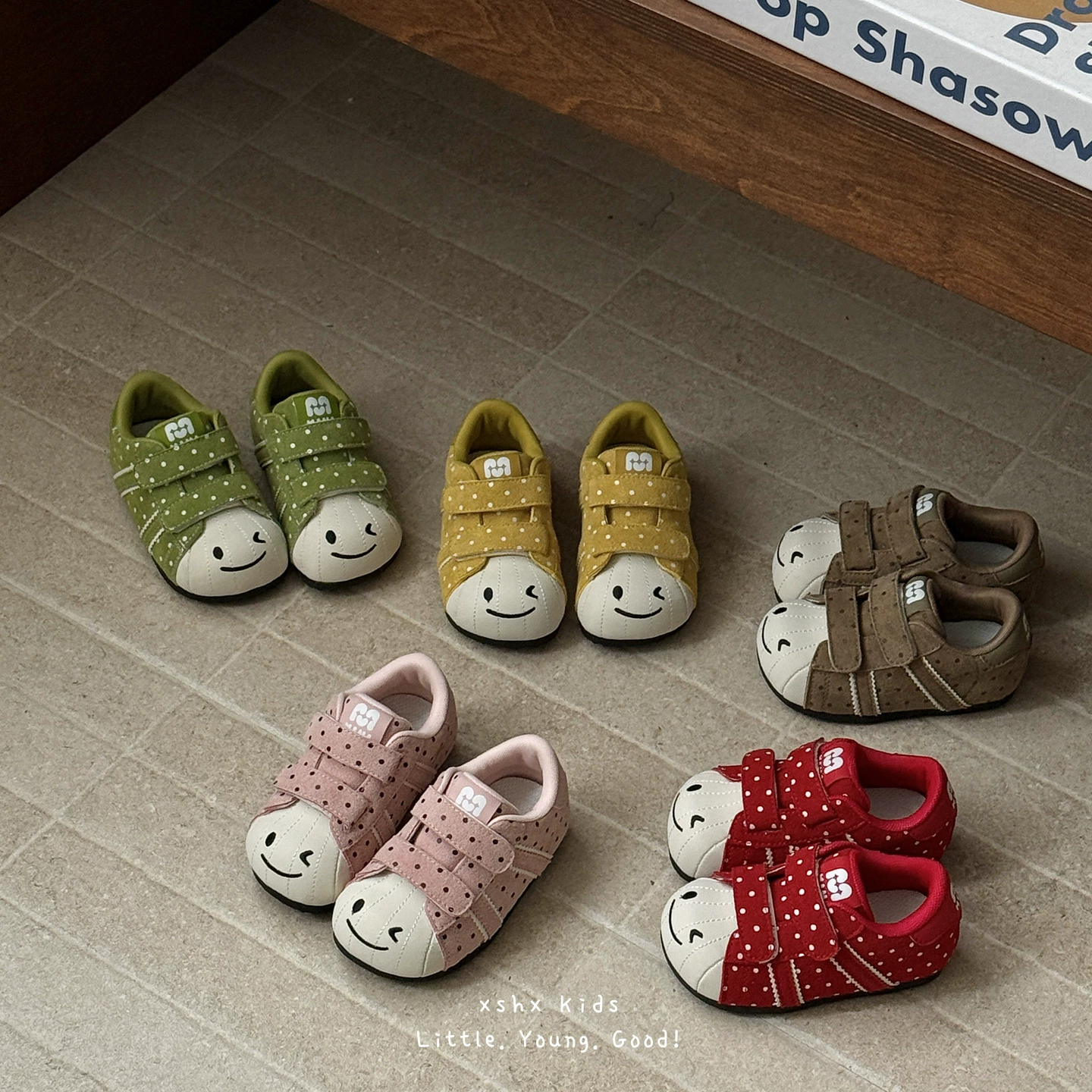 XSHX smiley caterpillar children's unisex walking functional hook-and-loop thin sole barefoot feel non-slip stable heel