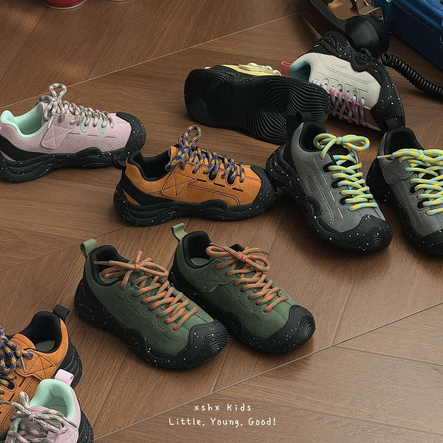 XSHX Mountain Outdoor Boys Girls Professional Outdoor Autumn Winter Cow Suede Velcro Anti-Slip Breathable Warm