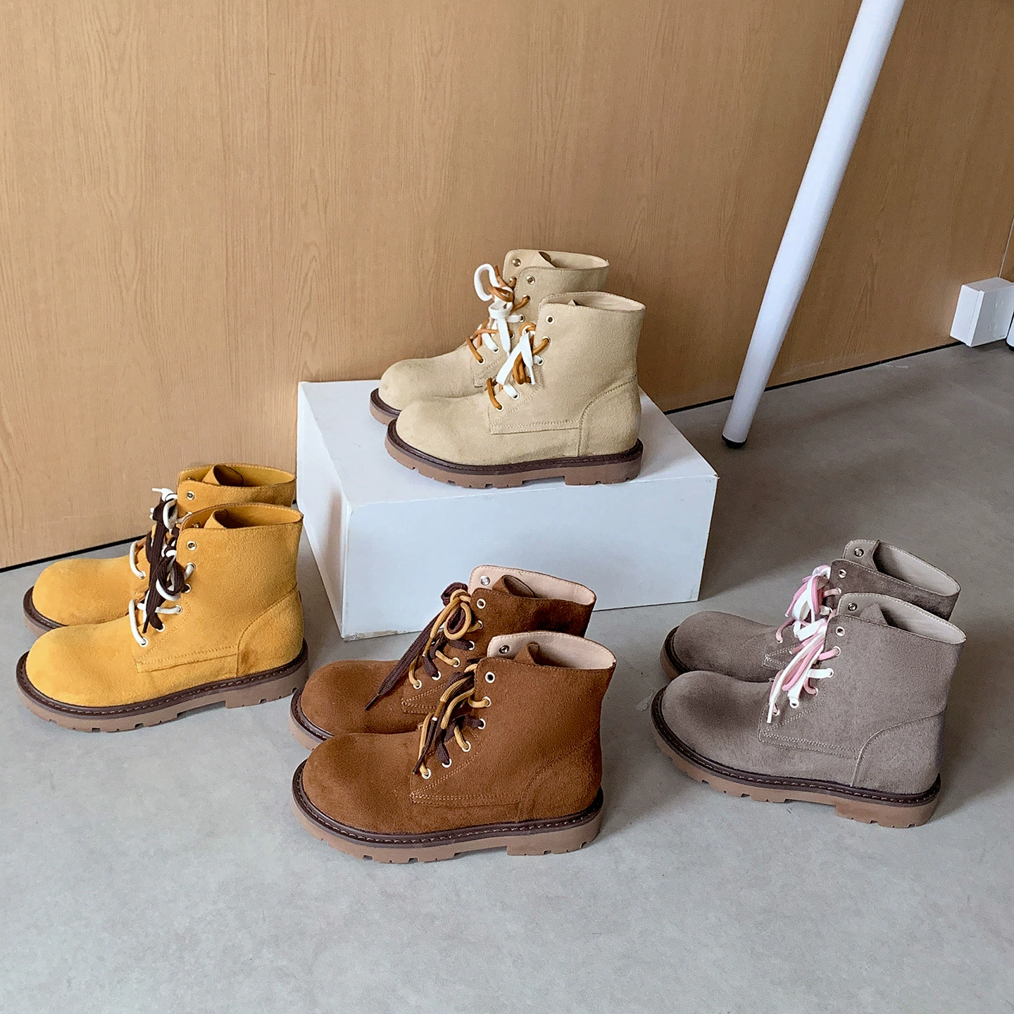 秋冬新款英伦系带增高4cm~时髦大圆头撞色双鞋带短筒马丁靴女秋
